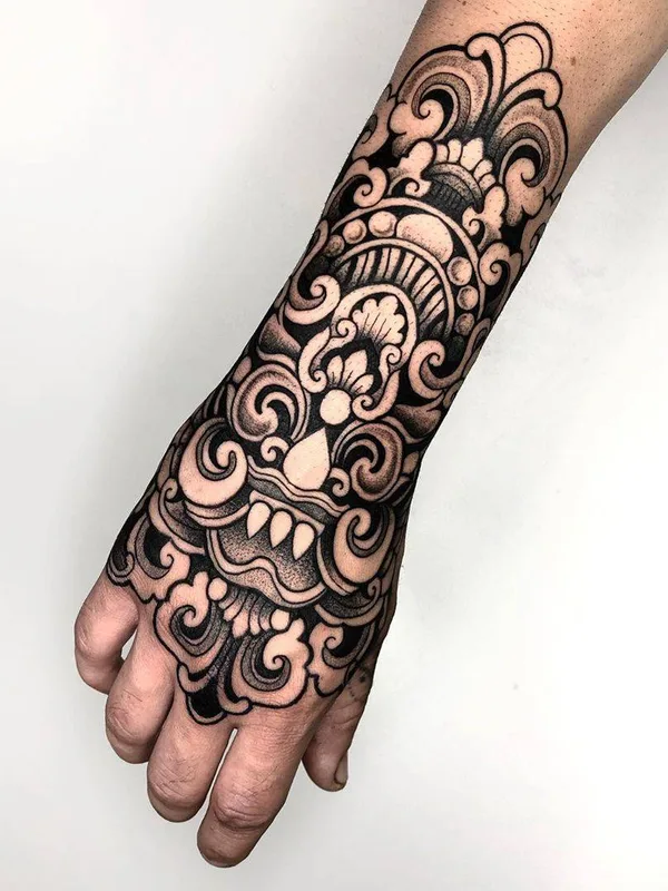 black and grey ornamental tattoo auf forearm #32047 | Tätowierer Melow Perez