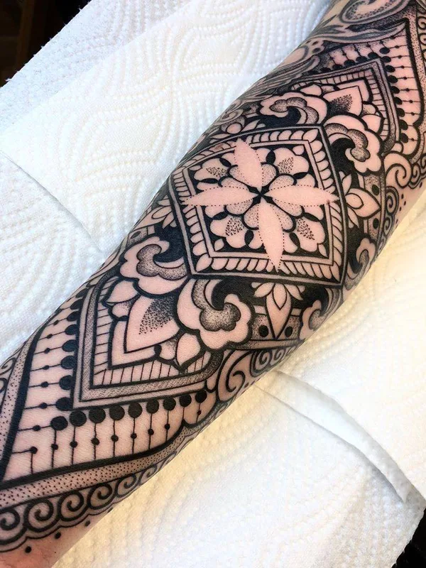 black and grey ornamental tattoo auf forearm #32051 | Tätowierer Melow Perez