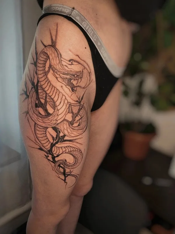 female black linework татуировка на thigh #73333 | Тату мастер Дмитрий Сергеевич Евстифеев