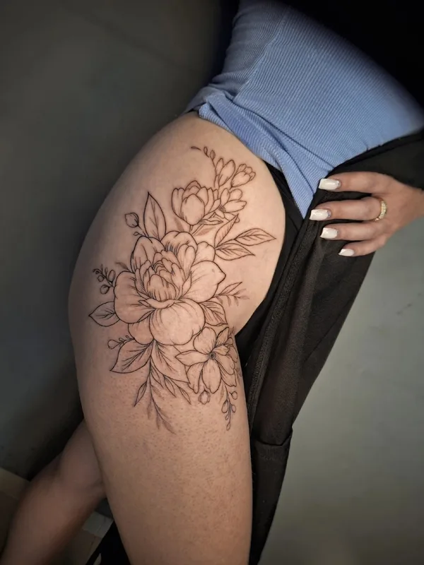 female black linework татуировка на thigh #73334 | Тату мастер Дмитрий Сергеевич Евстифеев