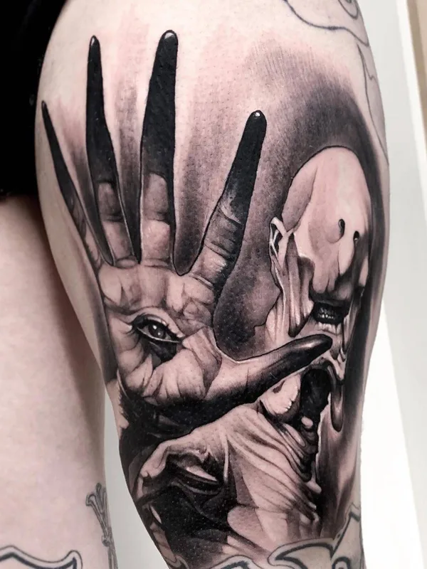 black and grey black and grey tatuaje en thigh #32781 | Tatuador Hollie Pryce-Jones