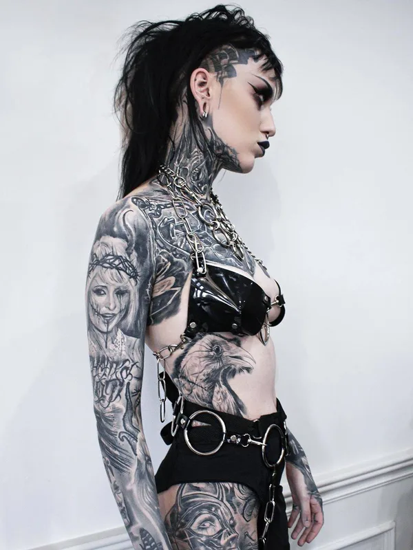 female black and grey blackwork tatuaje en full body #32782 | Tatuador Hollie Pryce-Jones