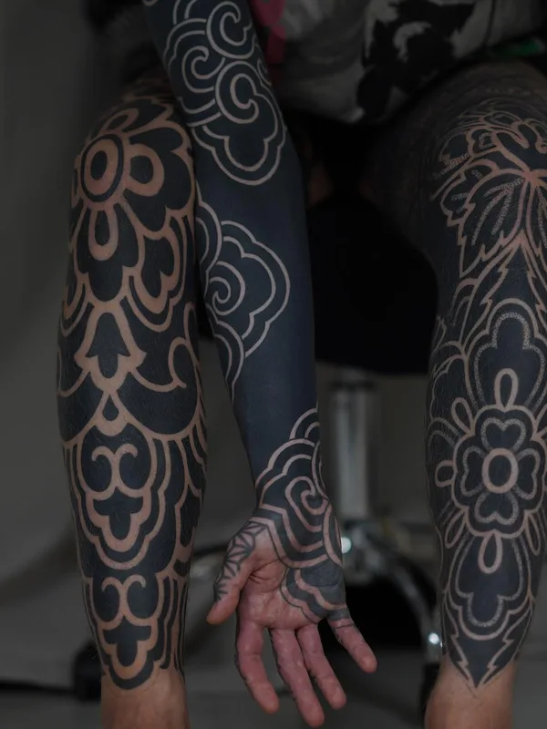 black blackwork tattoo auf full sleeve #59557 | Tätowierer Handsmark