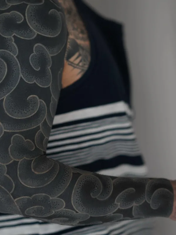 male black blackwork tattoo auf full sleeve #59559 | Tätowierer Handsmark