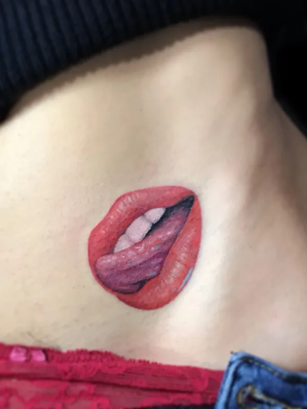 color realism Tatuagem em sternum #74508 | Tatuador Леонид Изгин