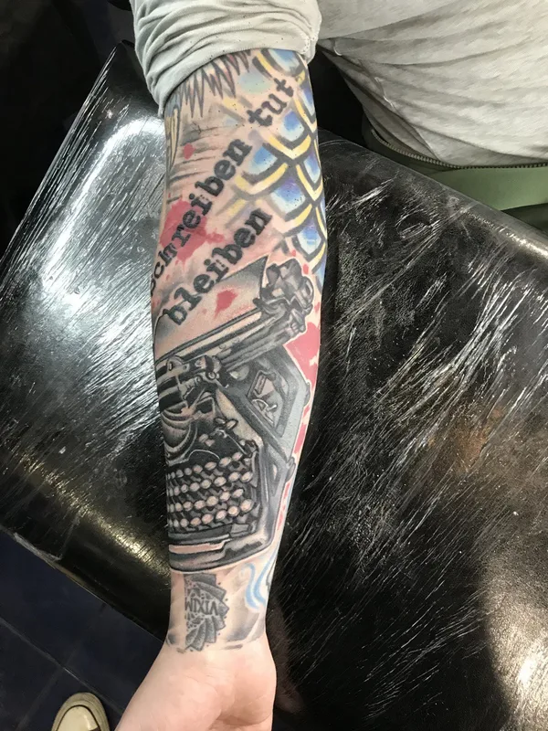 color realism Tatuagem em forearm #74511 | Tatuador Леонид Изгин