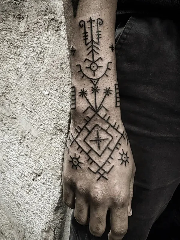 black geometric татуировка на hand #46559 | Тату мастер Candice Soleillant