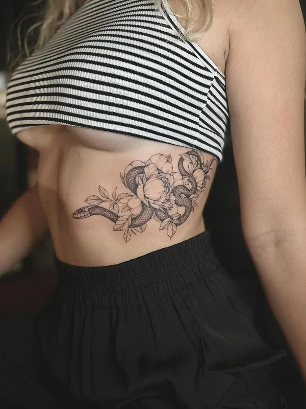 female black and grey fineline Tatuaggio su ribcage #61181 | Tatuatore Yana Yakovyna