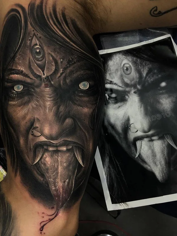 black and grey realism tattoo auf throat #27944 | Tätowierer Fred Thomas