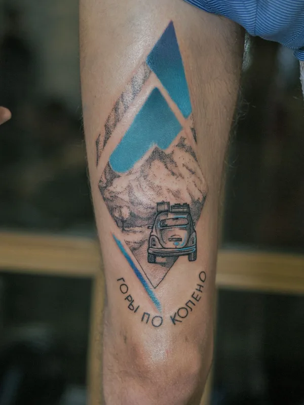 color illustrative tatuaje en thigh #34838 | Tatuador Светлана Дзюбина