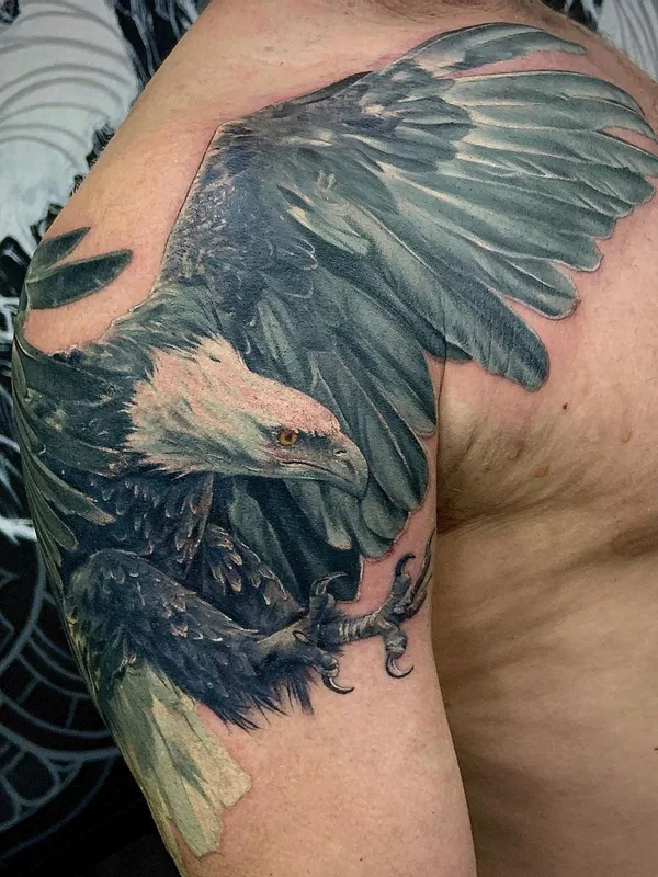 male black and grey realism Tatuaggio su shoulder #50366 | Tatuatore Кирилл Туракалин