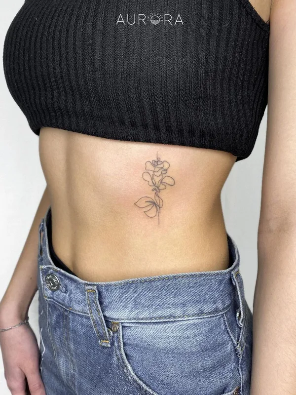 female black fineline tatouage sur side #50379 | Artiste tatoueur Данила
