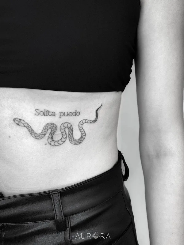 female black and grey fineline tatouage sur ribcage #50383 | Artiste tatoueur Данила