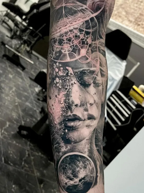 black and grey realism татуировка на forearm #50443 | Тату мастер Tony Mancia