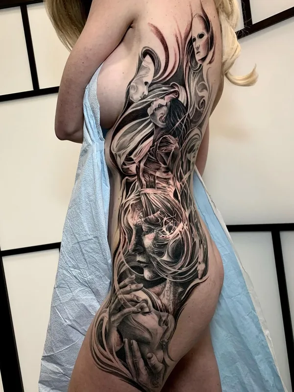 female black and grey realism татуировка на side #50449 | Тату мастер Tony Mancia
