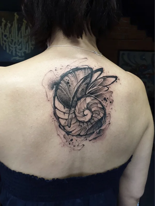 female black and grey sketch татуировка на shoulder blade #53563 | Тату мастер Sasha zPoint