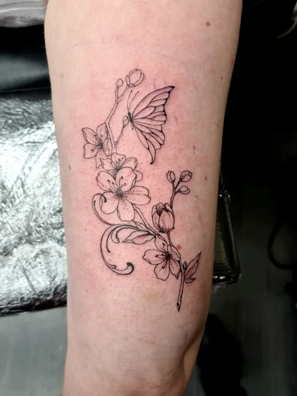 black fineline tattoo auf forearm #66170 | Tätowierer Margoatir