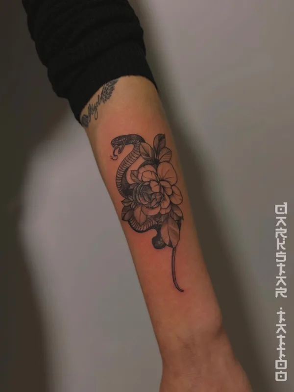 female black graphic татуировка на wrist #67806 | Тату мастер Dmitry Gerasimchuk