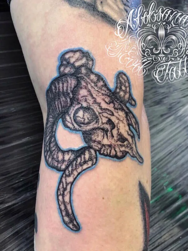 black and grey blackwork татуировка на knee #30378 | Тату мастер Rydakova Alexandra