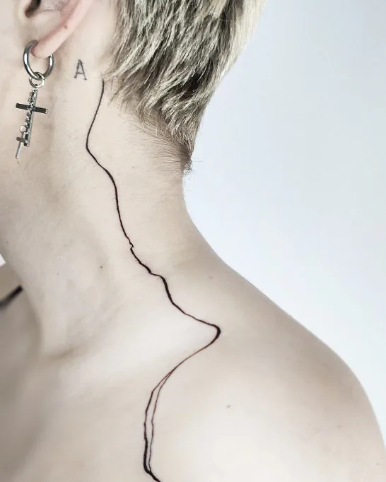 black linework tatuaje en neck #70460 | Tatuador Dot.tatts