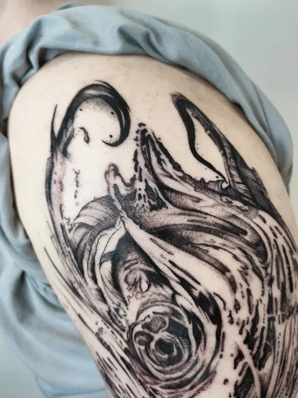 black blackwork tatuaje en shoulder #70463 | Tatuador Dot.tatts