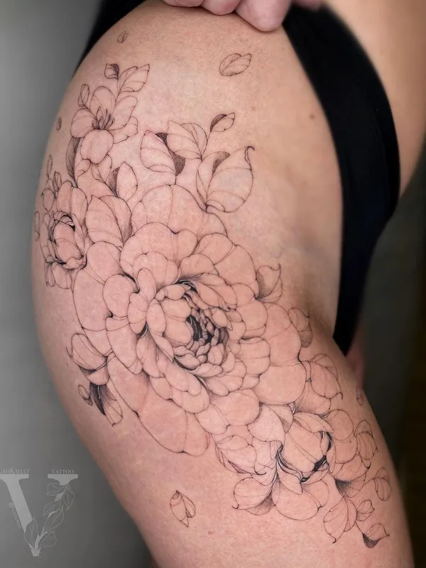 female black and grey fineline татуировка на thigh #56021 | Тату мастер Vlad Kolesnik