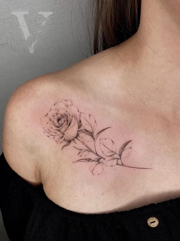 female black and grey fineline татуировка на collarbone #56027 | Тату мастер Vlad Kolesnik