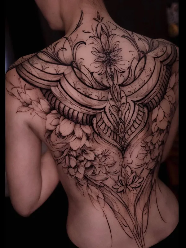 female black and grey ornamental tattoo auf full back #56135 | Tätowierer Olha Halynska