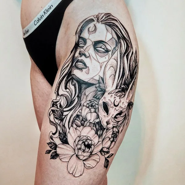 Graphic tattoo by Ira Yablokova in Düsseldorf