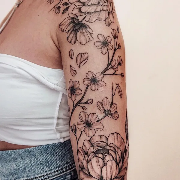 Graphic tattoo by Ira Yablokova in Düsseldorf