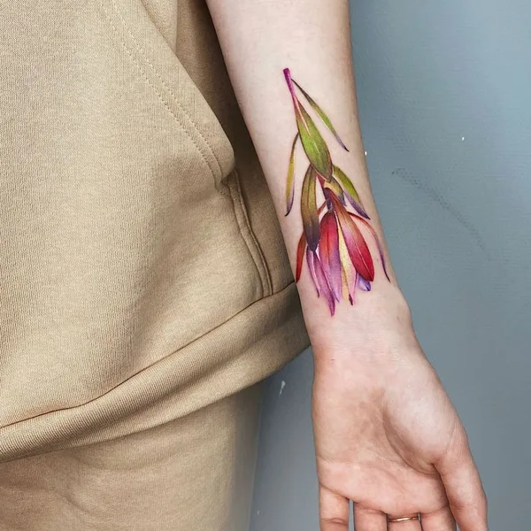 Graphic tattoo by Ira Yablokova in Düsseldorf