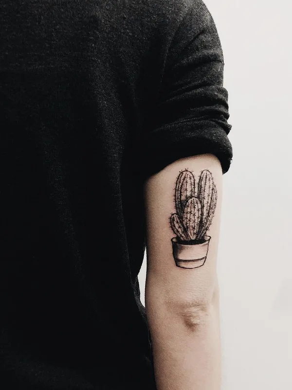 black linework татуировка на outer arm #56249 | Тату мастер Lucyeezy Tattooing