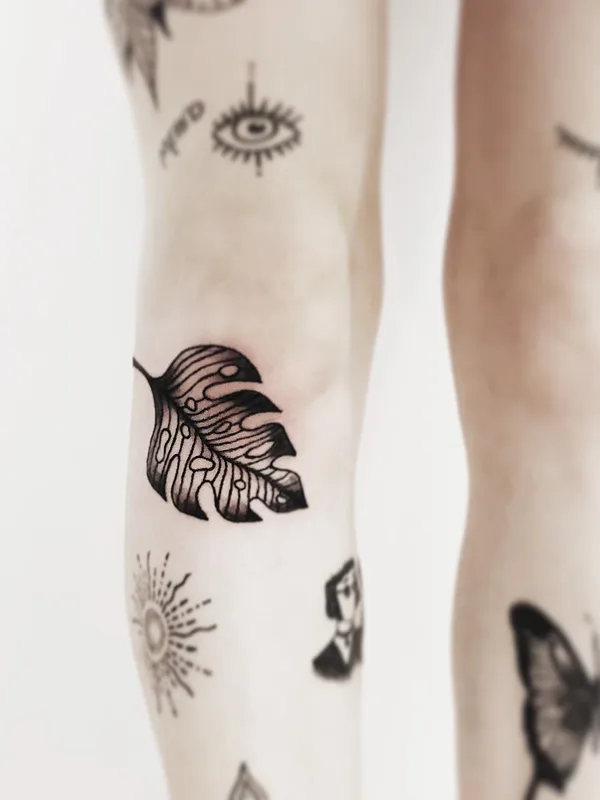 black blackwork татуировка на calf #56247 | Тату мастер Lucyeezy Tattooing