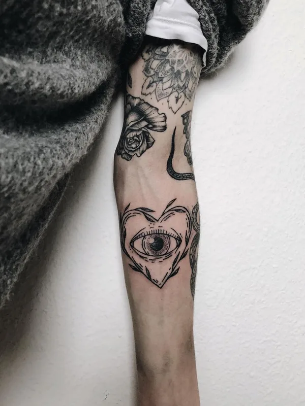black and grey linework татуировка на forearm #56256 | Тату мастер Lucyeezy Tattooing