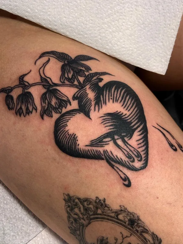 black blackwork Tatuaggio su thigh #56275 | Tatuatore Mackenzie