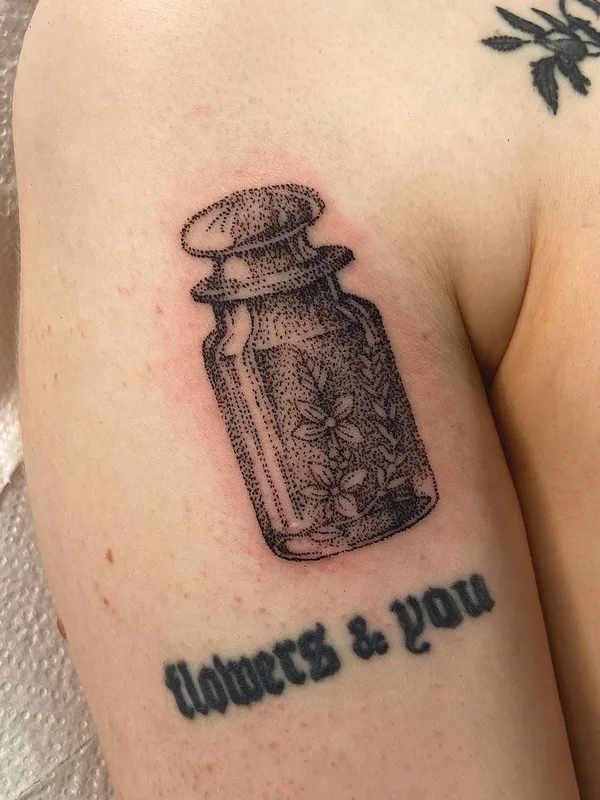black dotwork Tatuaggio su upper arm #56283 | Tatuatore Mackenzie