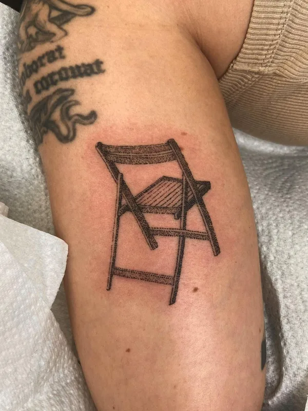 black linework Tatuaggio su upper arm #56277 | Tatuatore Mackenzie