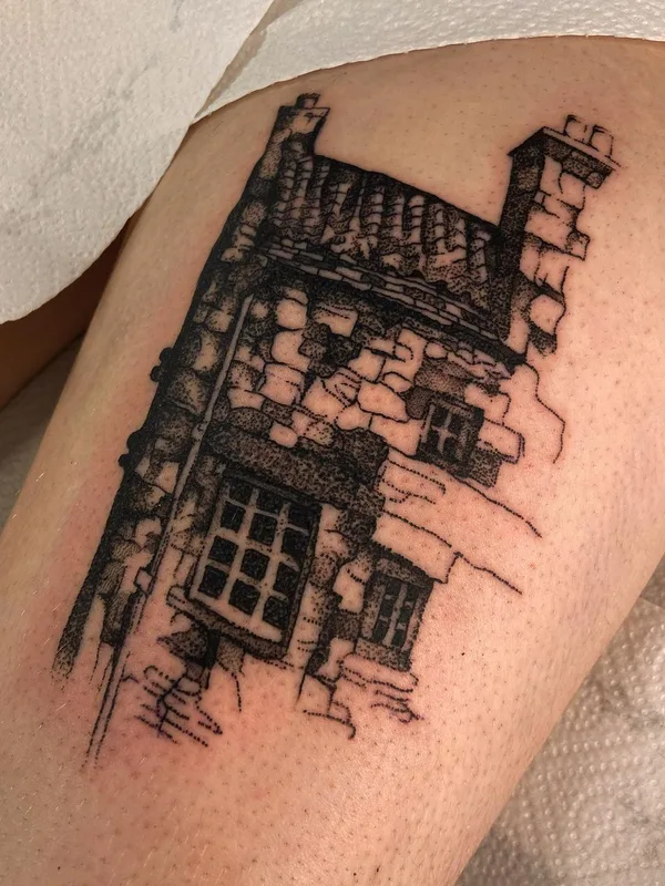 black sketch Tatuaggio su thigh #56278 | Tatuatore Mackenzie