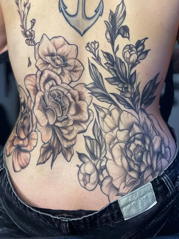 female black and grey black and grey Tatuagem em lower back #56308 | Tatuador Lisa Rosenfeld