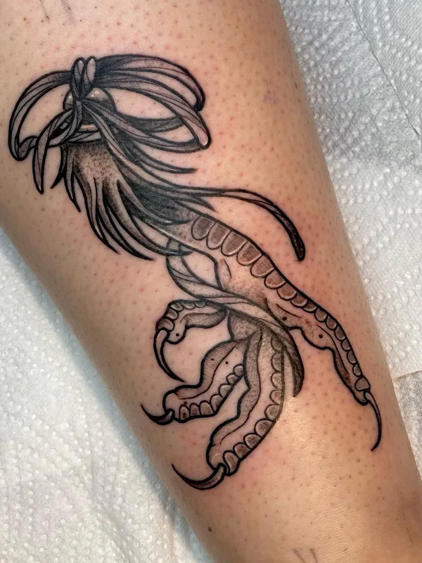 black and grey blackwork Tatuagem em calf #56301 | Tatuador Lisa Rosenfeld