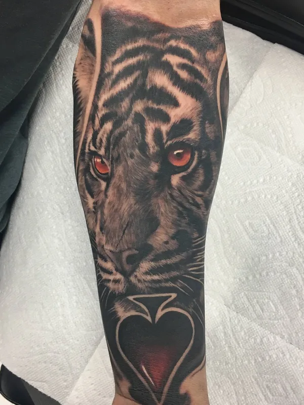 color realism Tatuaggio su forearm #32067 | Tatuatore Juan Enrique Suarez 