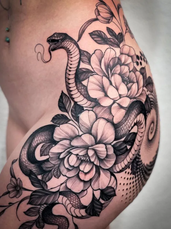 female black and grey black and grey татуировка на thigh #58843 | Тату мастер Дмитрий Палкин
