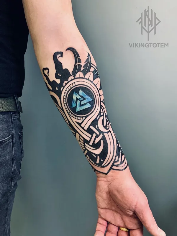 male black and grey blackwork Tatuaggio su forearm #73340 | Tatuatore Никита Степаненко VikingTotem