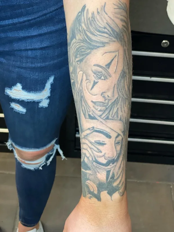 black and grey black and grey tattoo auf forearm #73380 | Tätowierer Alpha tattoos 