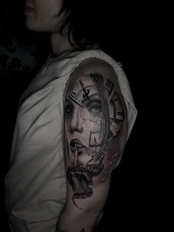 female black and grey realism татуировка на shoulder #74955 | Тату мастер Sigitas Kasperavicius