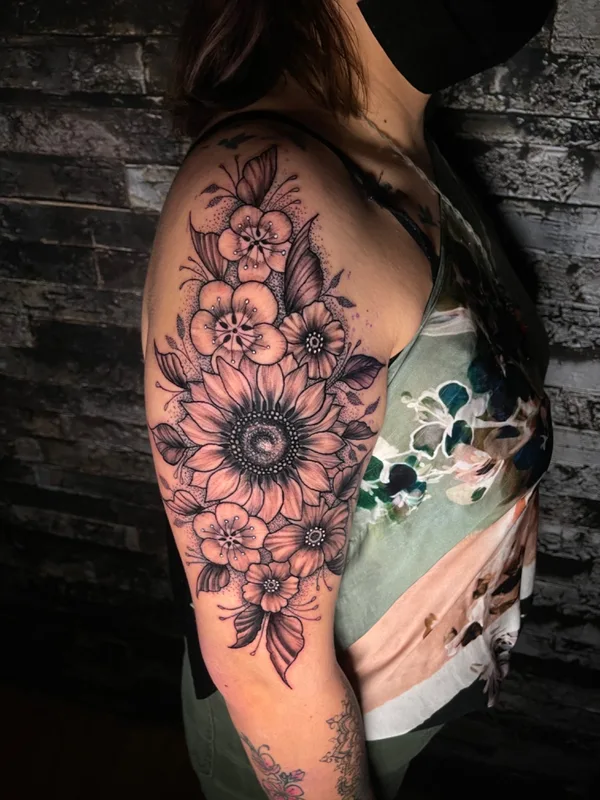 female black and grey botanic tatuaje en shoulder #46589 | Tatuador David Hidalgo Hernández