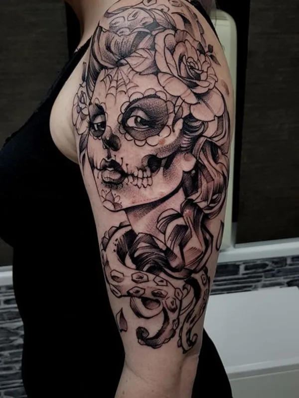 female black and grey black and grey tattoo auf full sleeve #35442 | Tätowierer Skinlab tattoo Praha - Mirek