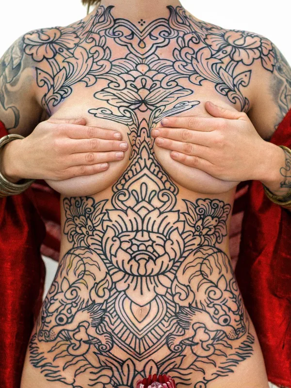 female black ornamental татуировка на chest #65011 | Тату мастер Helen Hitori