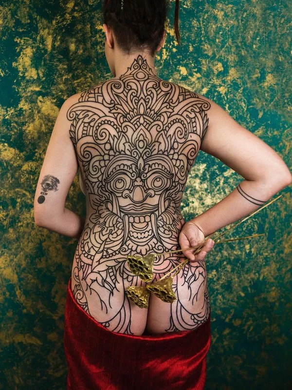 female black blackwork татуировка на full back #65012 | Тату мастер Helen Hitori