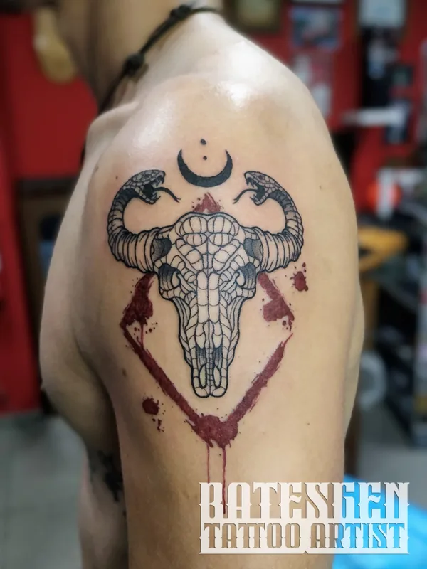 male black and grey blackwork татуировка на shoulder #65019 | Тату мастер João 'BatesGen' Santos